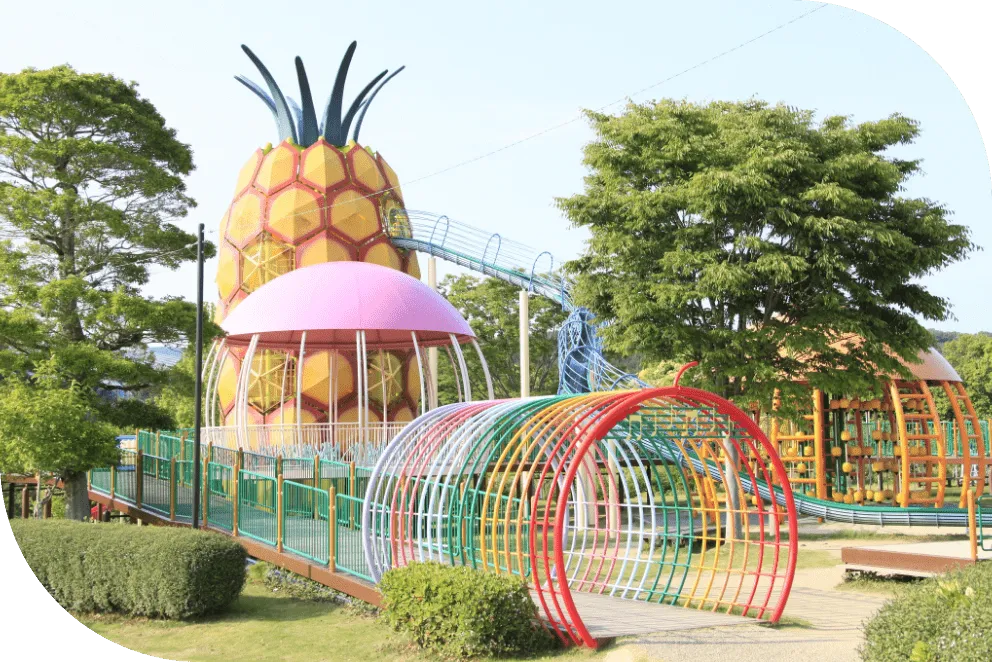 はままつフルーツパーク時之栖にあるパイナップルなどのフルーツの形をしたアスレチック