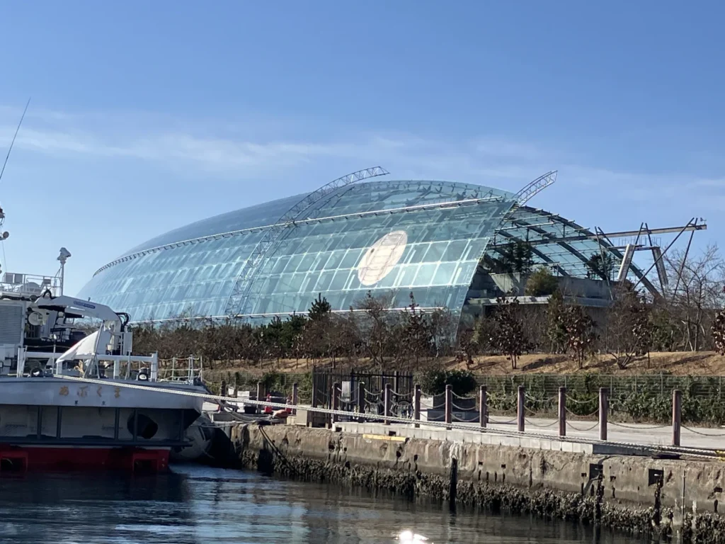 アクアマリンふくしまの独特なドーム型をした外観