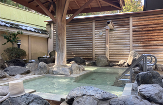 なりた温泉にある源泉掛け流しの露天風呂