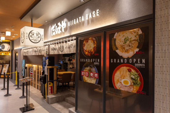 ちょっとおしゃれなラーメン屋さんの入り口